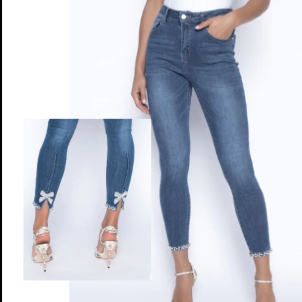 NWT Frank Lyman Rhinestone Bow Jeans